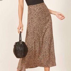 Reformation Bea leopard print high waisted midi skirt. Size 6